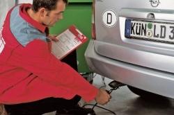 Umstritten: die Endrohrmessung bei der AU. Bild: GTÜ